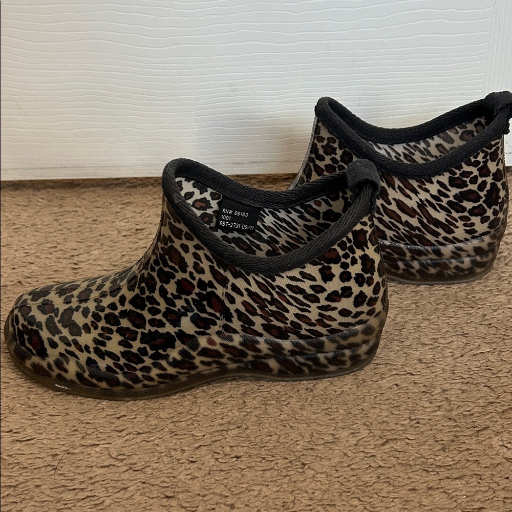 CAPELLI OF NEW YORK Leopard Print Rain Boots - Picture 3 of 10